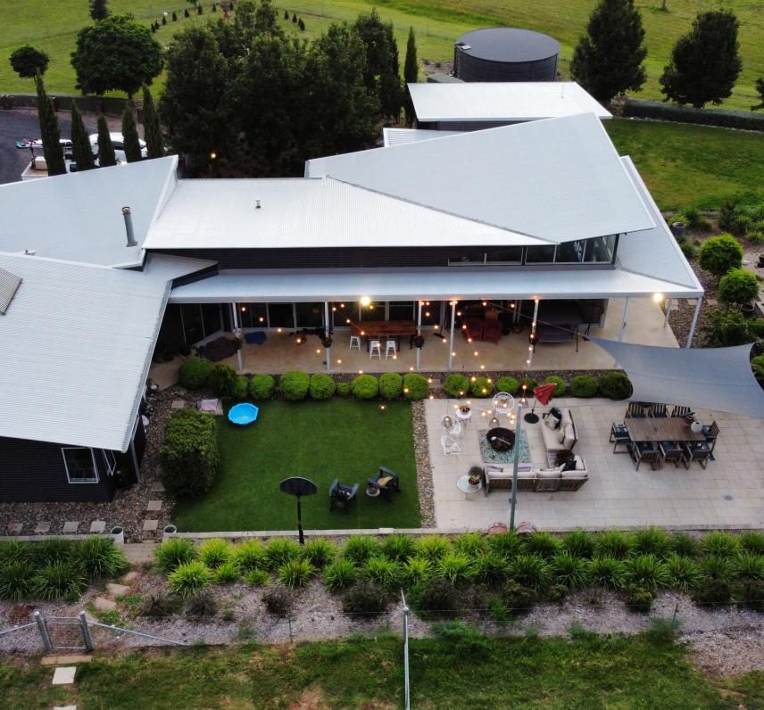 Residence in Armidale, NSW uses roofing made from COLORBOND® steel