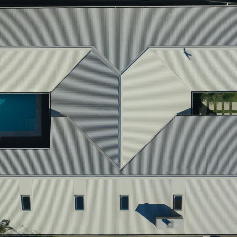 Cronulla Home in Cronulla NSW with COLORBOND® steel in Surfmist® in a classic finish