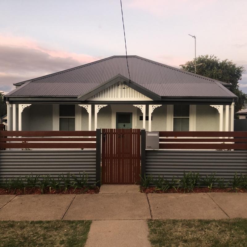 Sariah from Tamworth, NSW loves COLORBOND® steel.  Roofing made from COLORBOND® steel in colours Basalt® and Monument®.