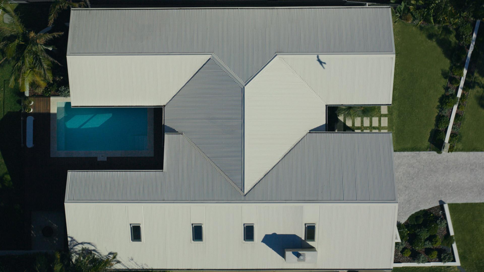 Cronulla Home in Cronulla NSW with COLORBOND® steel in Surfmist® in a classic finish