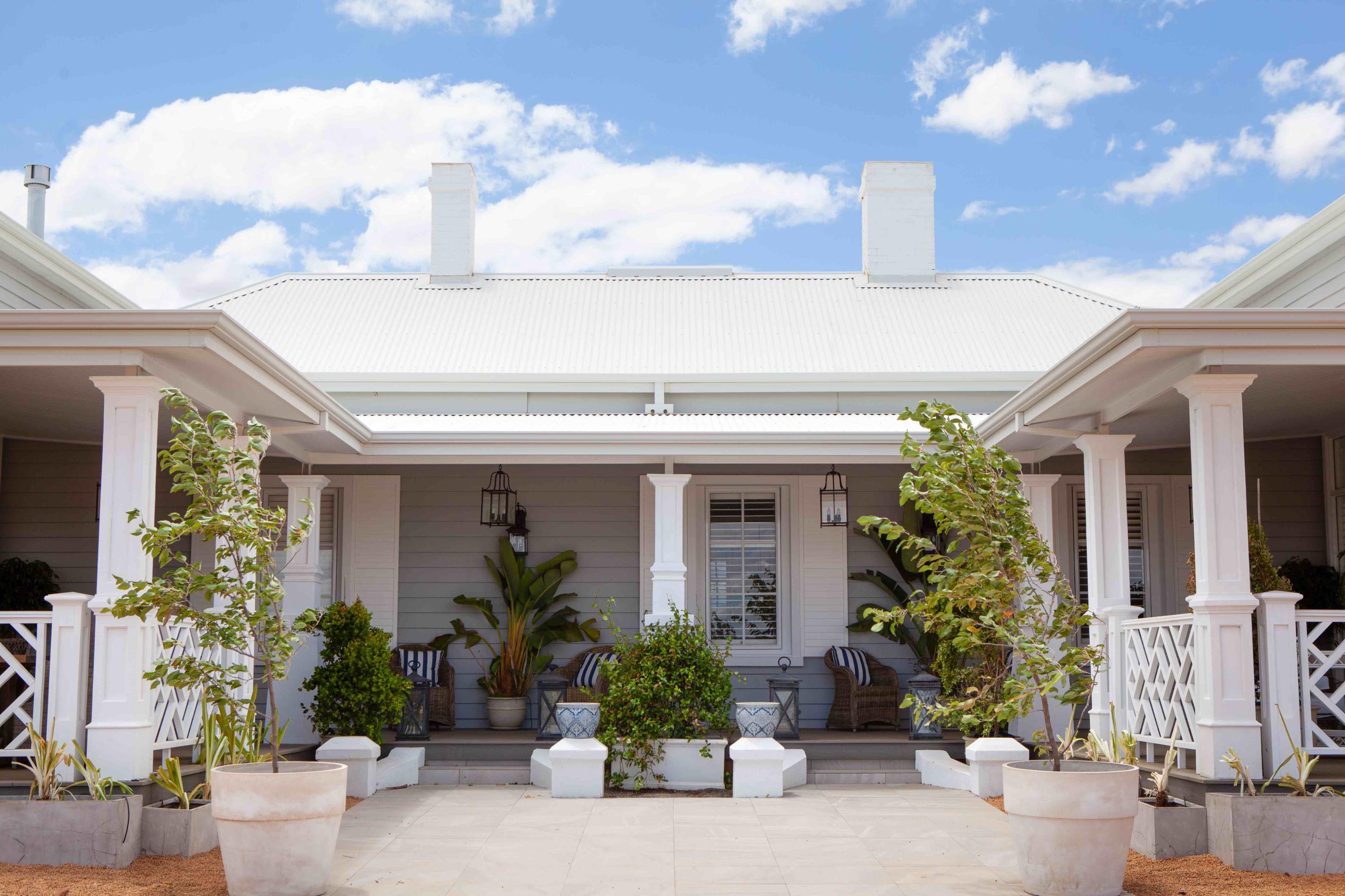 Interior Designer Natalee Bowen chose COLORBOND® steel Surfmist® Matt for her Hamptons dream house.